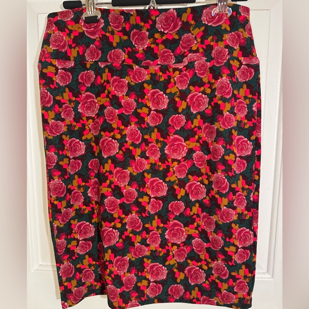 LuLaRoe Red & Pink Roses Green Leaves Stretchy Womens Skirt Size Large